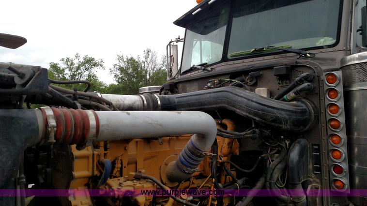 image for item L7497 2003 Peterbilt 379 semi truck