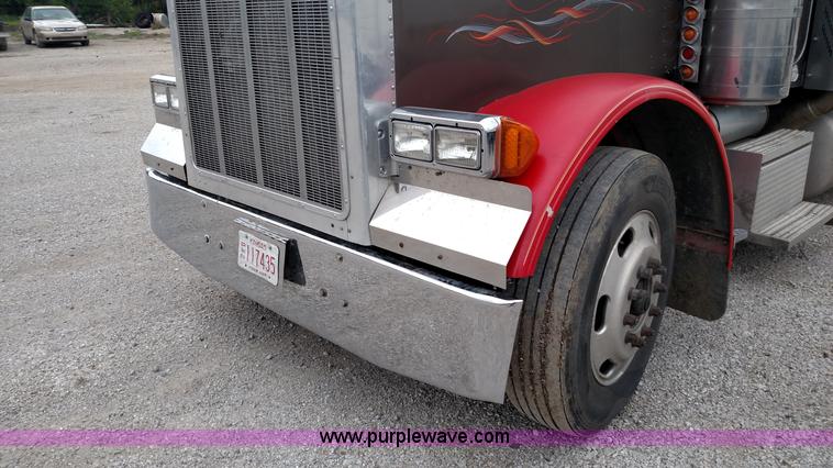image for item L7497 2003 Peterbilt 379 semi truck