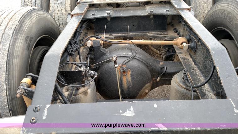 image for item L7497 2003 Peterbilt 379 semi truck