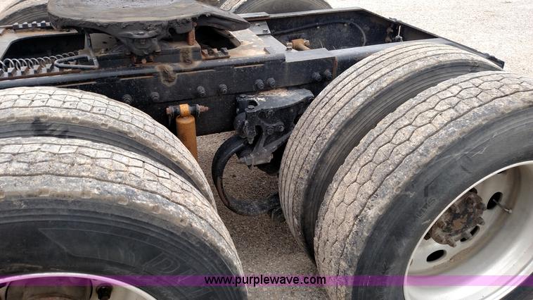 image for item L7497 2003 Peterbilt 379 semi truck