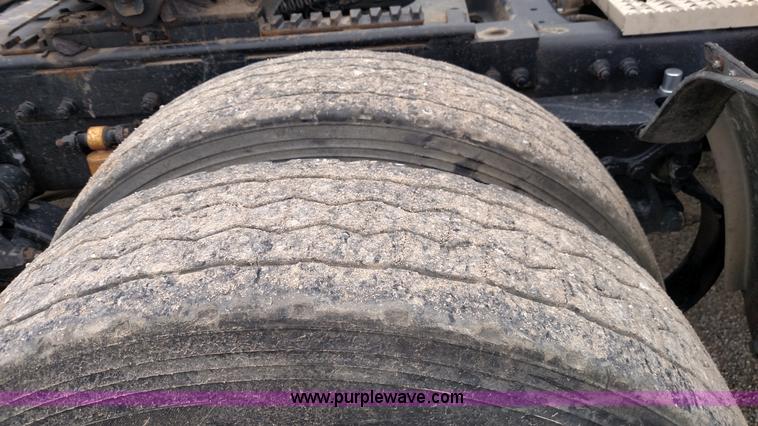 image for item L7497 2003 Peterbilt 379 semi truck