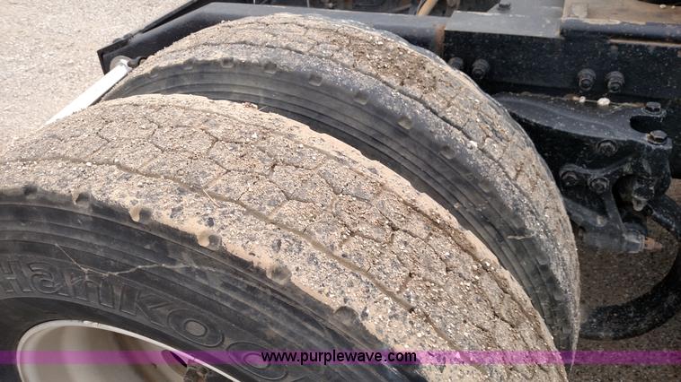 image for item L7497 2003 Peterbilt 379 semi truck