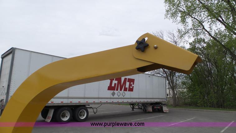 image for item K4672 Wallenstein BXMT4224 wood chipper