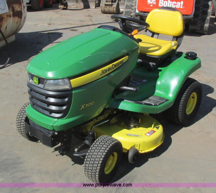 image for item K4684 2007 John Deere X300 lawn mower
