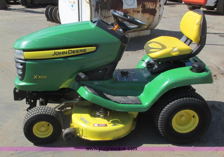 image for item K4684 2007 John Deere X300 lawn mower