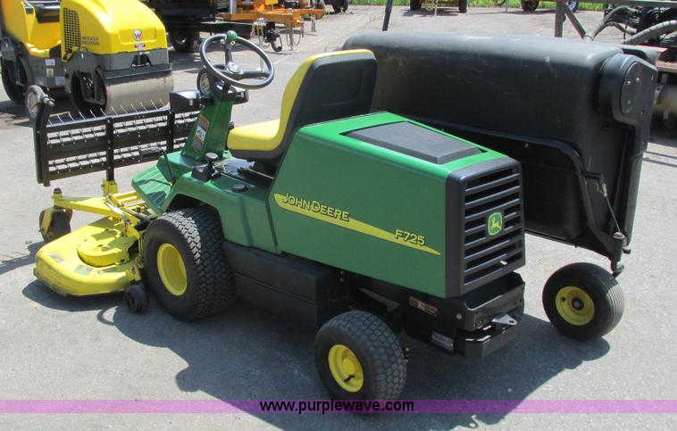 image for item K4687 John Deere F725 lawn mower