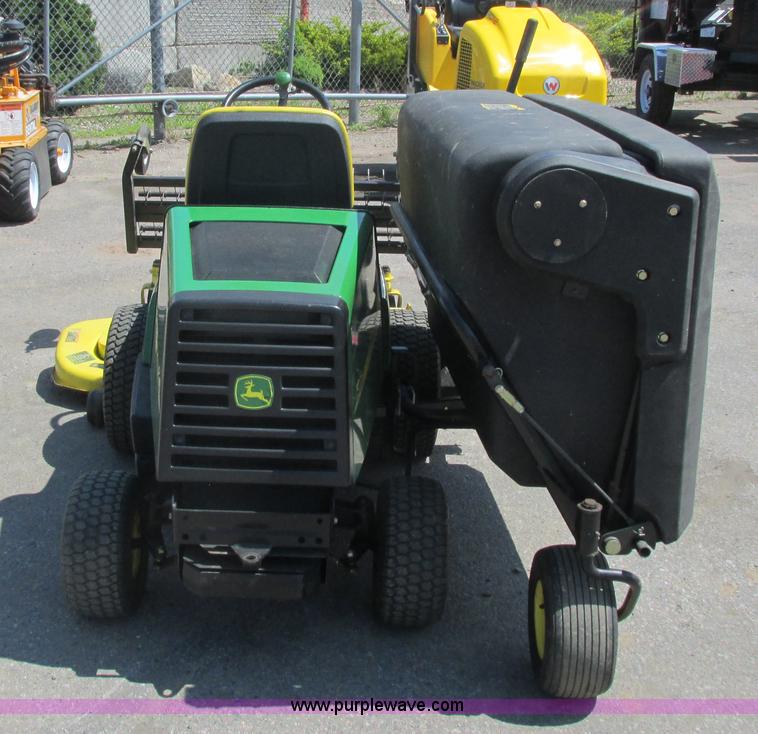 image for item K4687 John Deere F725 lawn mower
