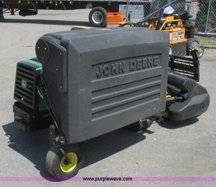image for item K4687 John Deere F725 lawn mower
