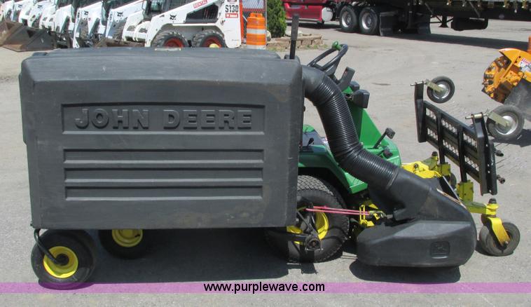 image for item K4687 John Deere F725 lawn mower