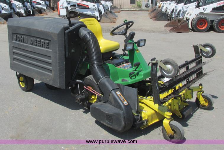 image for item K4687 John Deere F725 lawn mower
