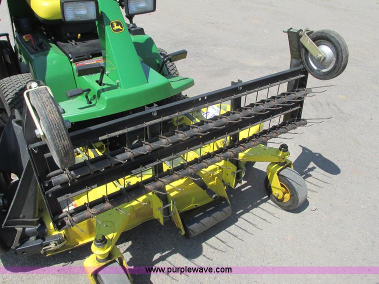 image for item K4687 John Deere F725 lawn mower