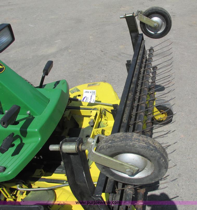 image for item K4687 John Deere F725 lawn mower