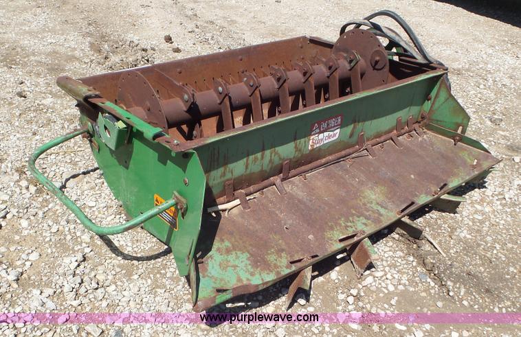 image for item AV9754 John Deere straw chopper