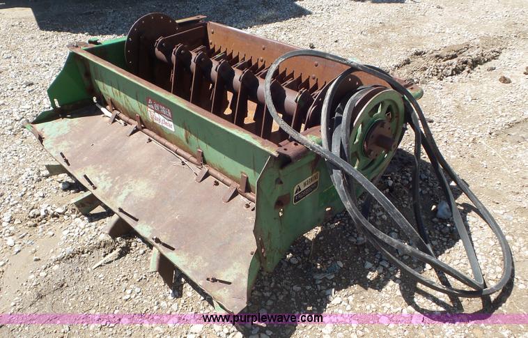 image for item AV9754 John Deere straw chopper