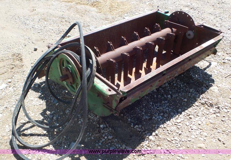 image for item AV9754 John Deere straw chopper