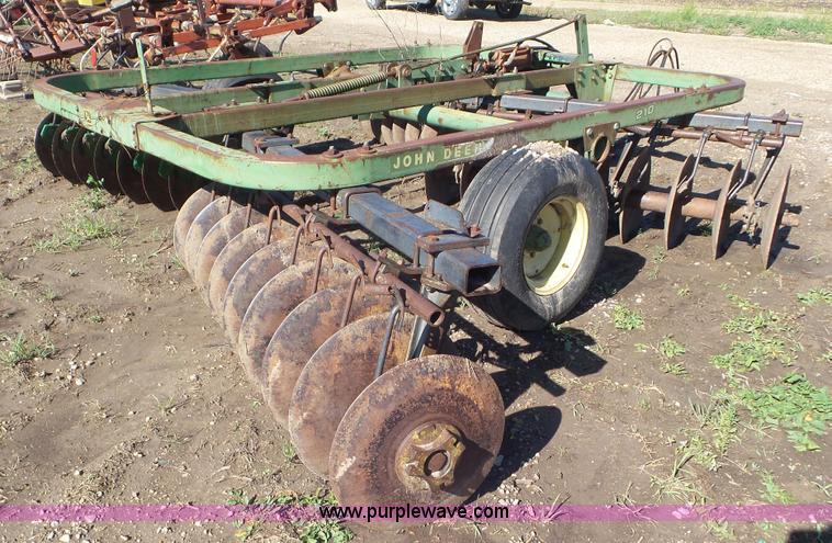 image for item AV9758 John Deere 210 disk
