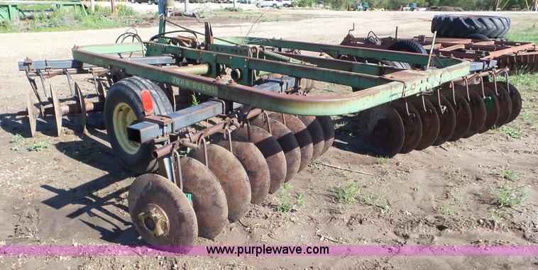 image for item AV9758 John Deere 210 disk