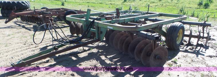 image for item AV9758 John Deere 210 disk