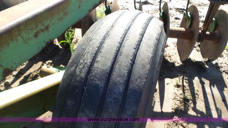 image for item AV9758 John Deere 210 disk