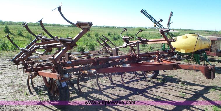 image for item AV9759 International 45 Vibra Shank field cultivator