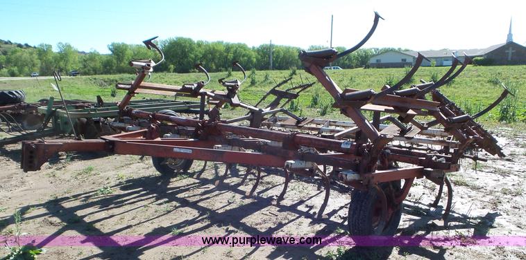image for item AV9759 International 45 Vibra Shank field cultivator