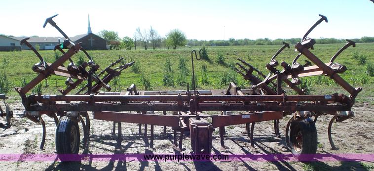 image for item AV9759 International 45 Vibra Shank field cultivator