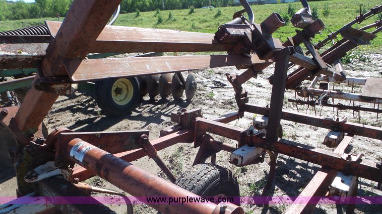 image for item AV9759 International 45 Vibra Shank field cultivator