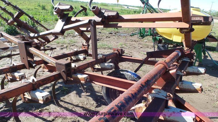 image for item AV9759 International 45 Vibra Shank field cultivator