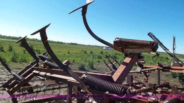 image for item AV9759 International 45 Vibra Shank field cultivator