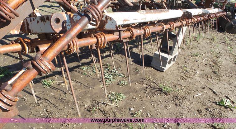 image for item AV9759 International 45 Vibra Shank field cultivator