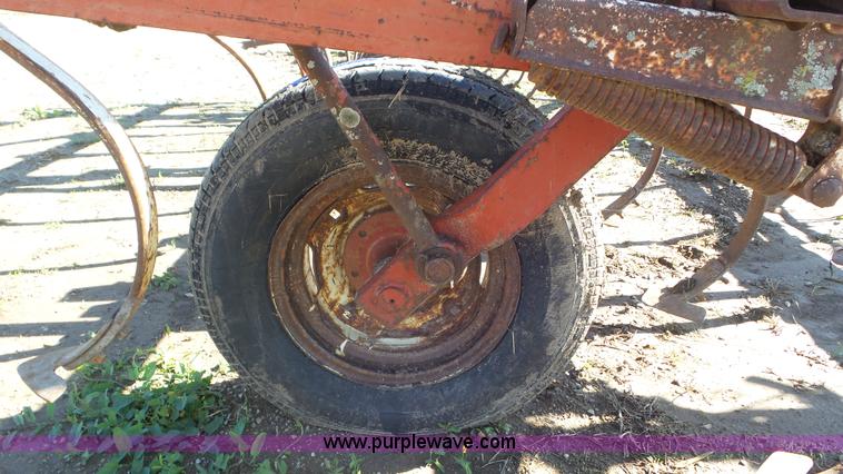 image for item AV9759 International 45 Vibra Shank field cultivator