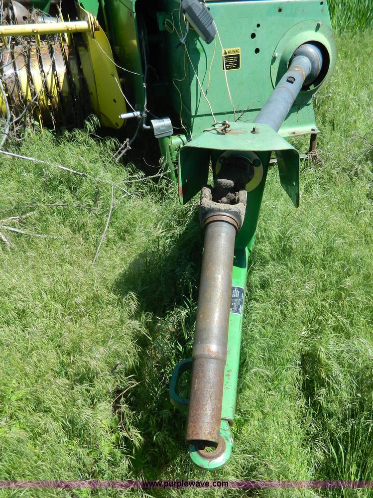 image for item BQ9862 John Deere 347 small square baler