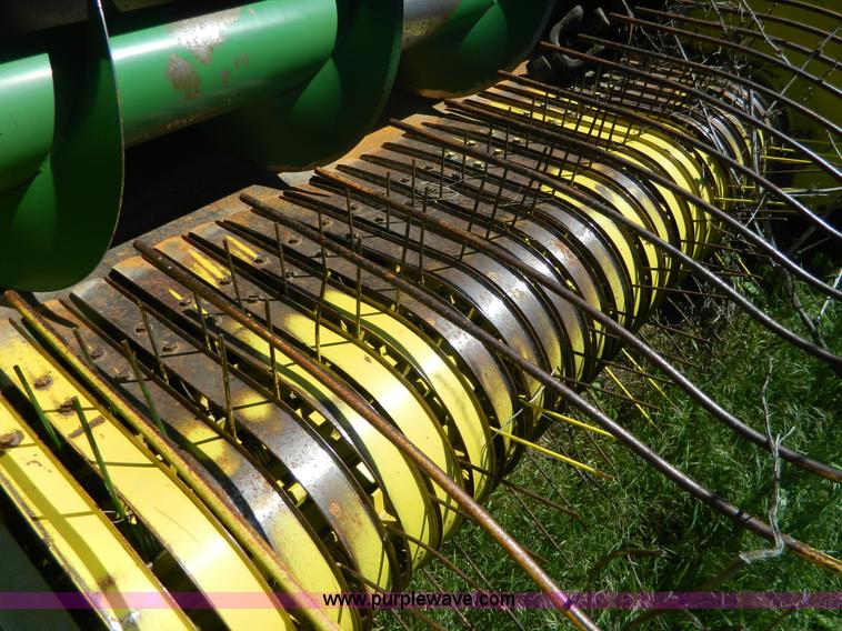 image for item BQ9862 John Deere 347 small square baler