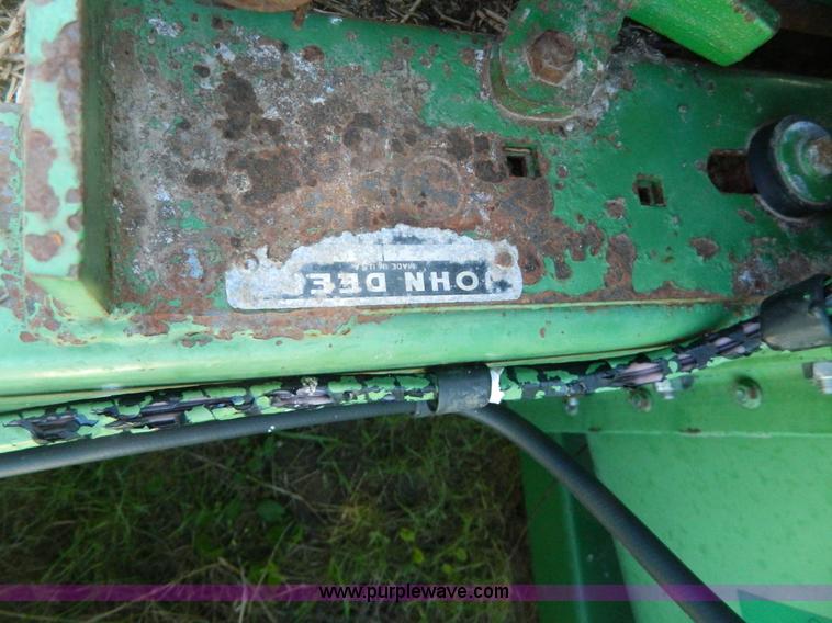 image for item BQ9862 John Deere 347 small square baler