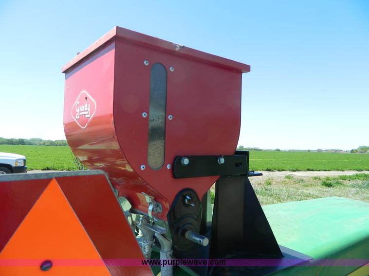 image for item BQ9862 John Deere 347 small square baler