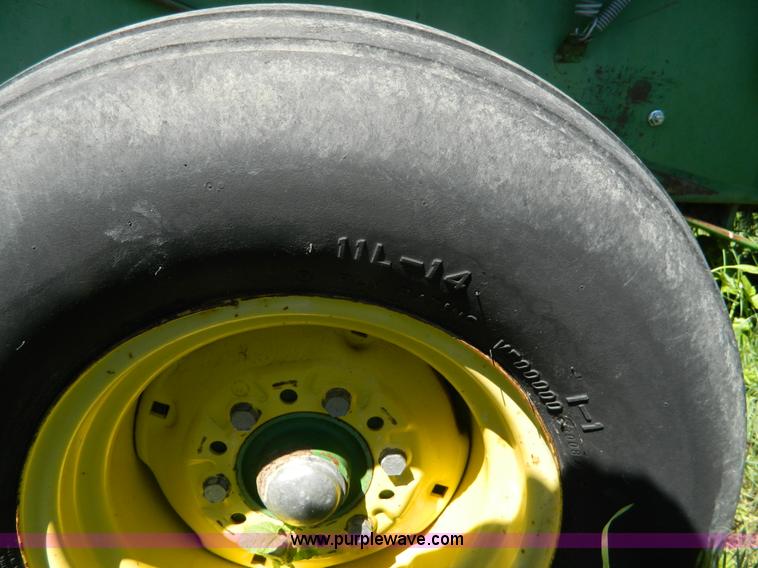 image for item BQ9862 John Deere 347 small square baler