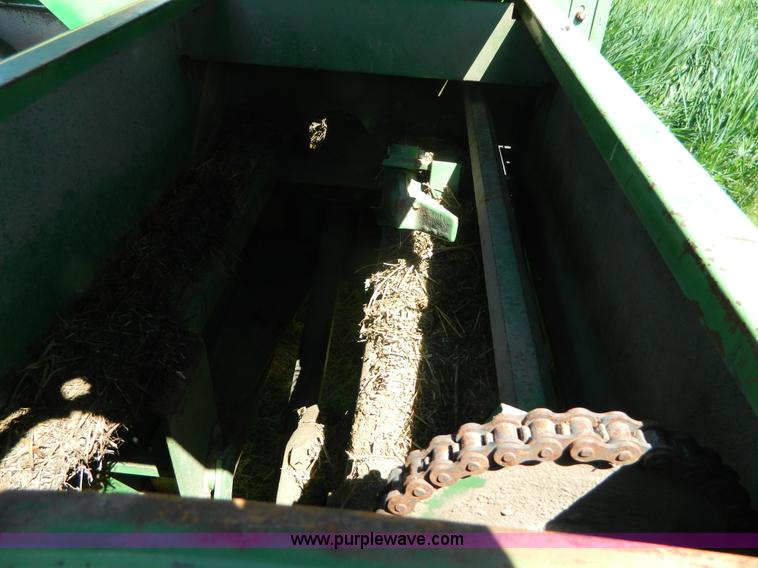 image for item BQ9862 John Deere 347 small square baler