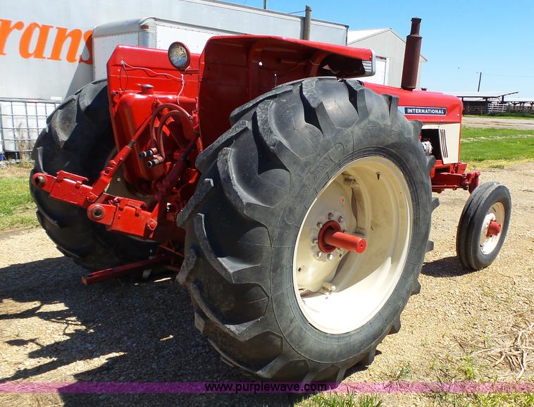 image for item BR9246 International 674 tractor