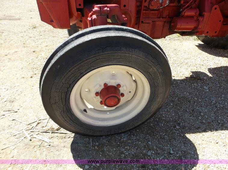 image for item BR9246 International 674 tractor