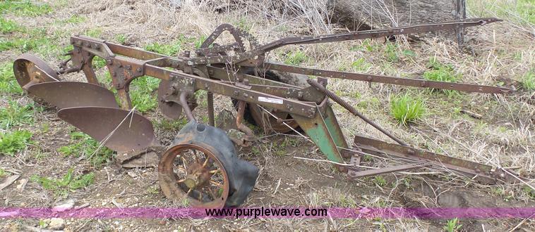 image for item BZ9260 John Deere two bottom plow