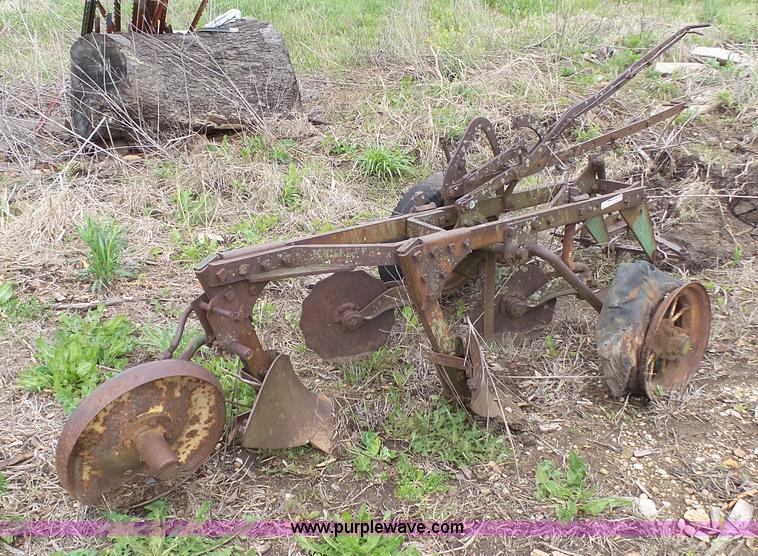 image for item BZ9260 John Deere two bottom plow