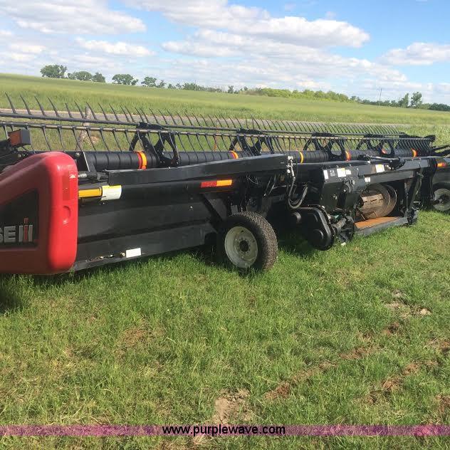 image for item F1318 2010 Case IH 2142 draper head