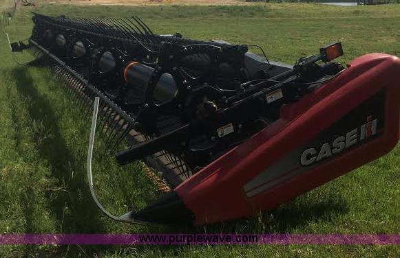 image for item F1318 2010 Case IH 2142 draper head
