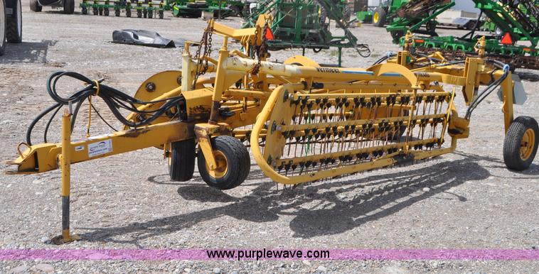 image for item G7354 Vermeer R23 twin hay rake