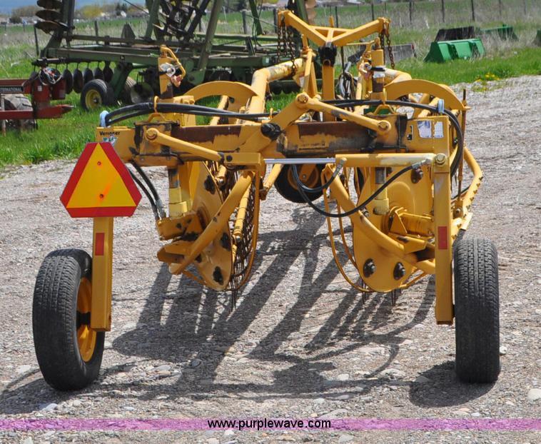 image for item G7354 Vermeer R23 twin hay rake