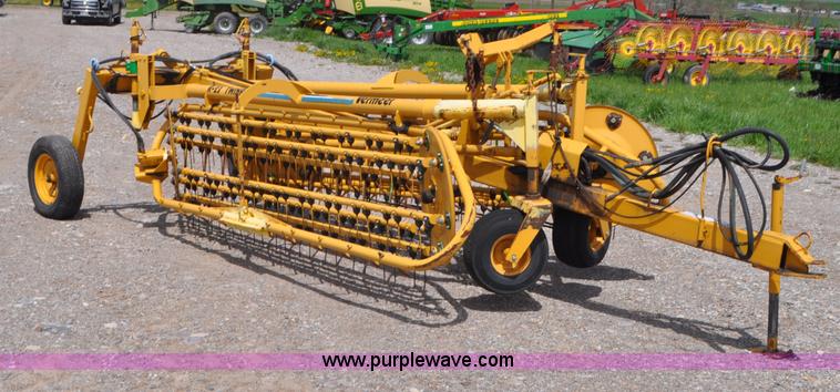image for item G7354 Vermeer R23 twin hay rake