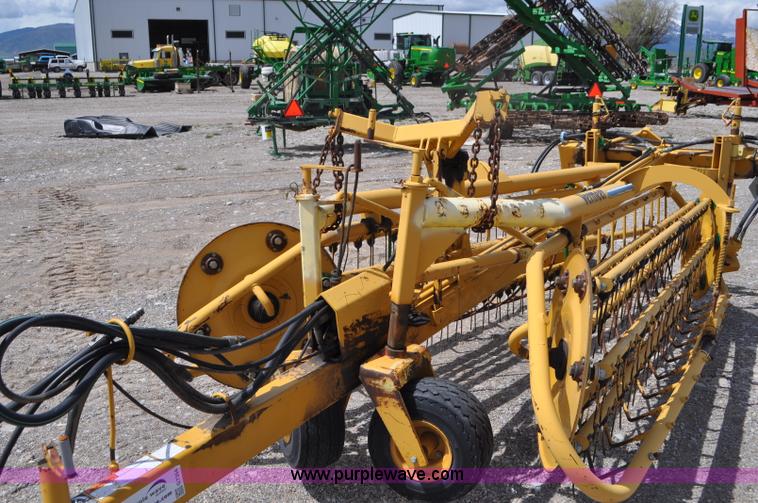 image for item G7354 Vermeer R23 twin hay rake