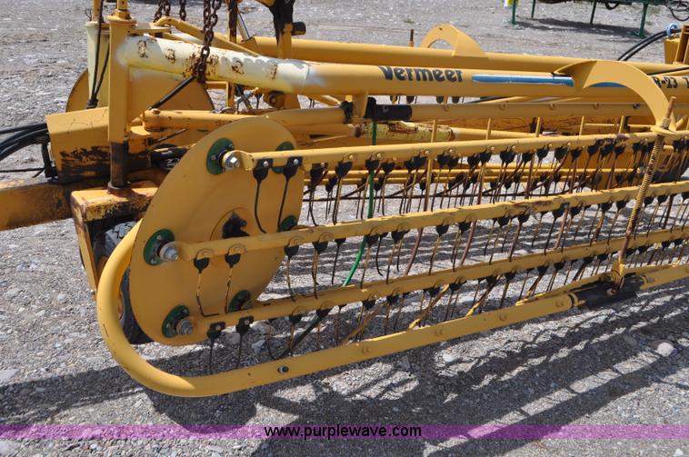 image for item G7354 Vermeer R23 twin hay rake