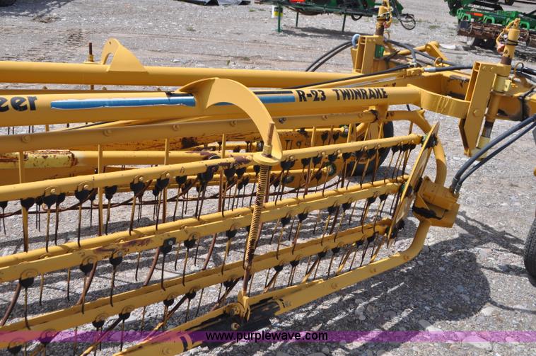 image for item G7354 Vermeer R23 twin hay rake