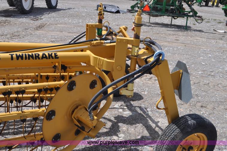 image for item G7354 Vermeer R23 twin hay rake